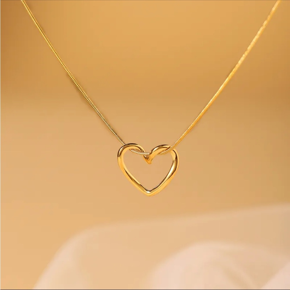 18K Gold Plated Heart Necklace - Picture 2 of 6